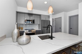 1435 10th St in Fort Lee, NJ - Building Photo - Building Photo