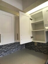 8590 SW 212th St in Cutler Bay, FL - Foto de edificio - Building Photo