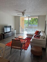 19901 E Country Club Dr in Aventura, FL - Building Photo - Building Photo