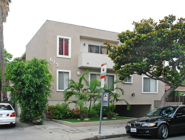 613 Westbourne Dr in West Hollywood, CA - Foto de edificio - Building Photo