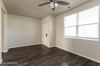 12045 Wooden Trace Dr in Louisville, KY - Foto de edificio - Building Photo