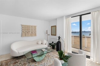 9 Island Ave in Miami Beach, FL - Building Photo - Building Photo