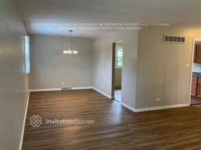 825 W Manor Ct in Glenwood, IL - Building Photo - Building Photo