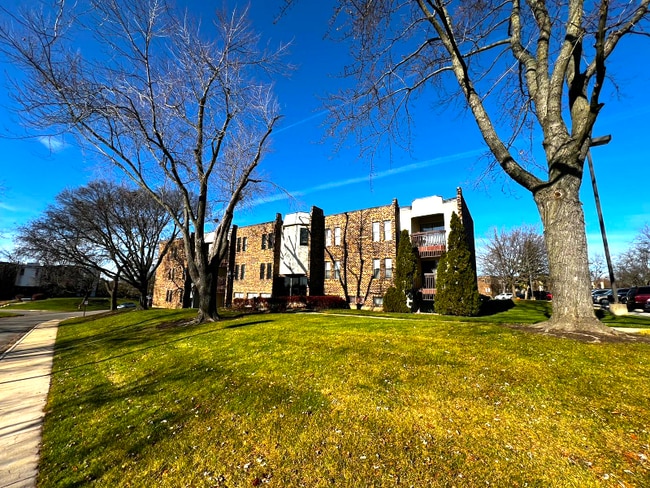 property at 2275 Country Club Dr