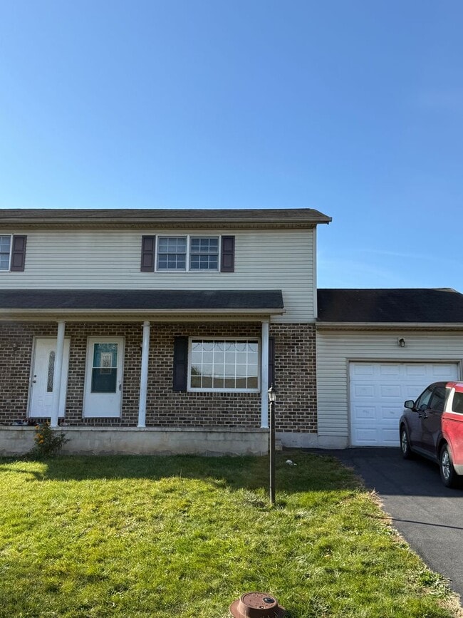 property at 3 Holly Ct