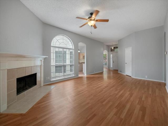 7104 Chateau Dr in Frisco, TX - Foto de edificio - Building Photo