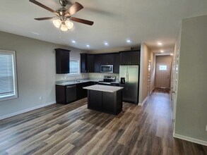 421 College St in Portland, TN - Foto de edificio - Building Photo