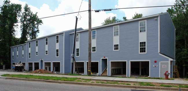 2809 Avent Ferry Rd in Raleigh, NC - Foto de edificio - Building Photo