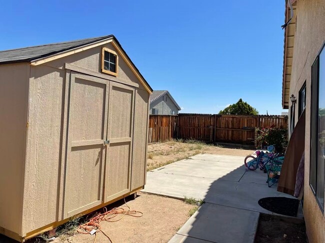 13558 Sandstone Dr in Victorville, CA - Building Photo - Building Photo