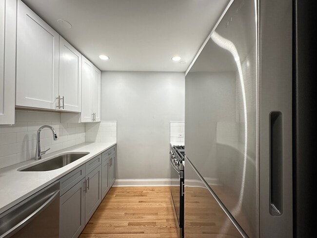 6954 N Sheridan Rd, Unit 602 in Chicago, IL - Building Photo - Building Photo