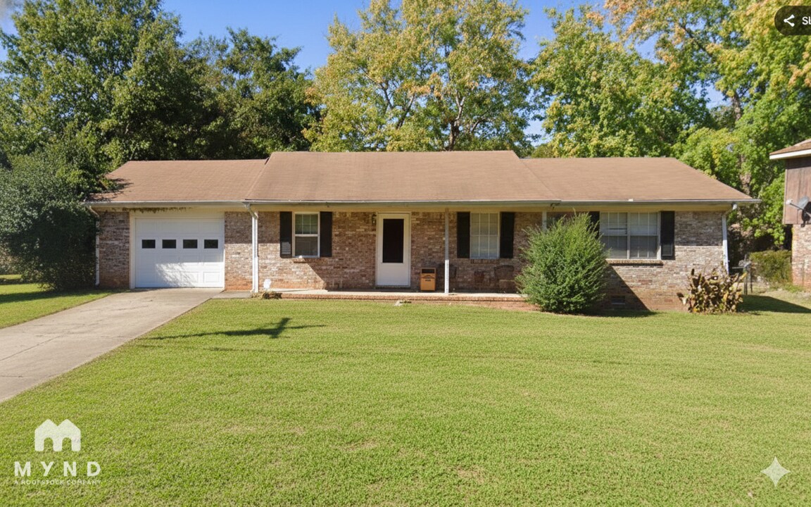 3001 Lakeridge Dr SE in Conyers, GA - Building Photo