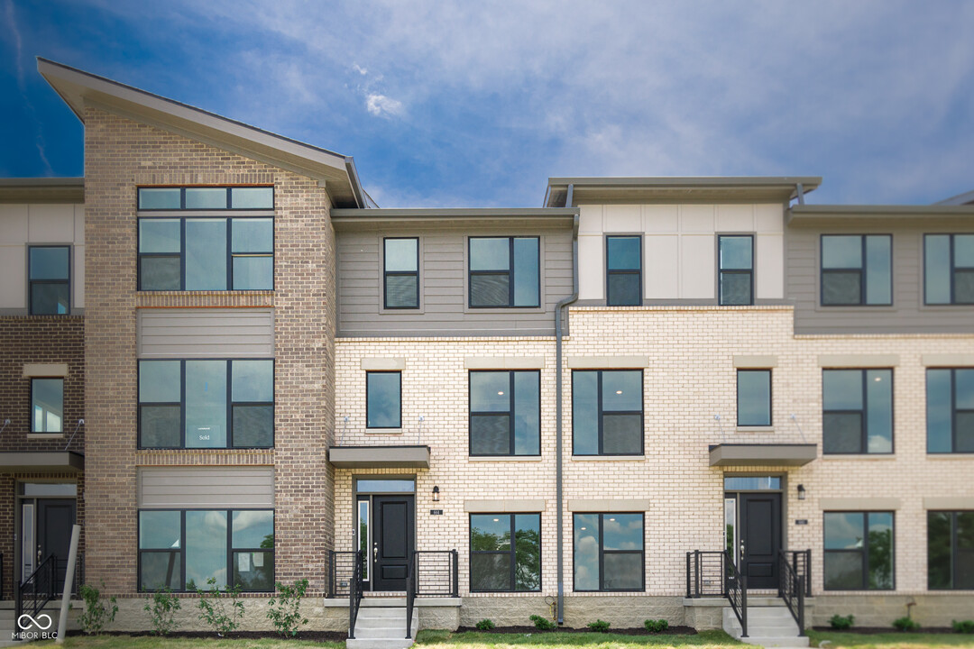 664 Langford St in Carmel, IN - Building Photo