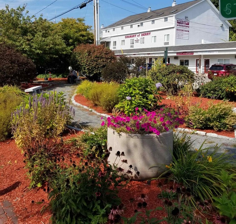 16 Manning St in Derry, NH - Foto de edificio