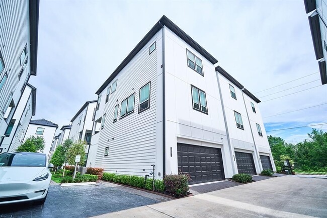 2802 Grand Fountains Dr in Houston, TX - Building Photo - Building Photo