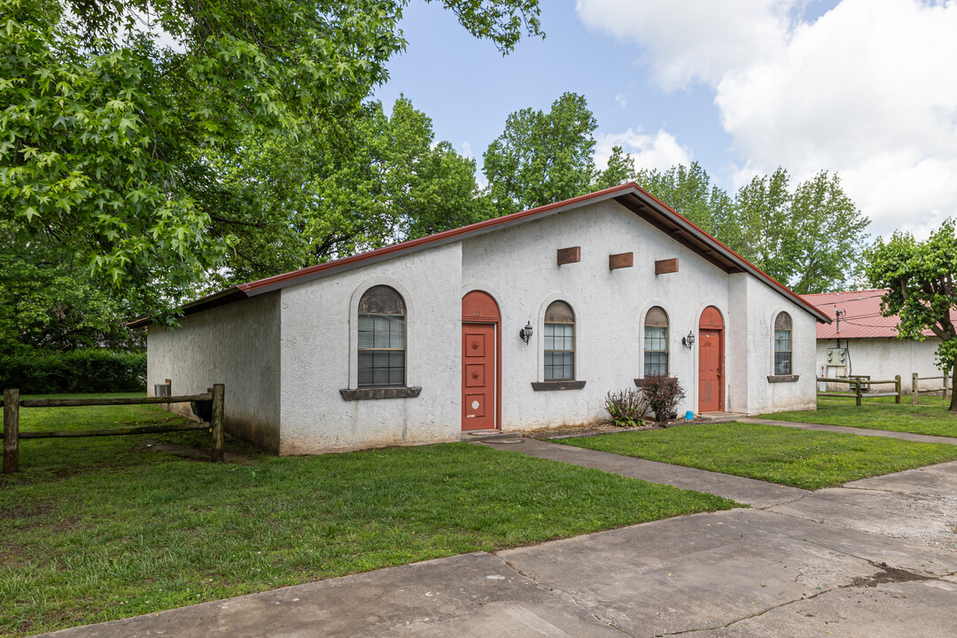 Villa Apartments Bentonville in Bentonville, AR - Building Photo