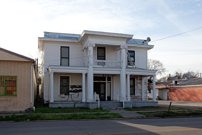 820 N Alamo St in San Antonio, TX - Building Photo - Building Photo