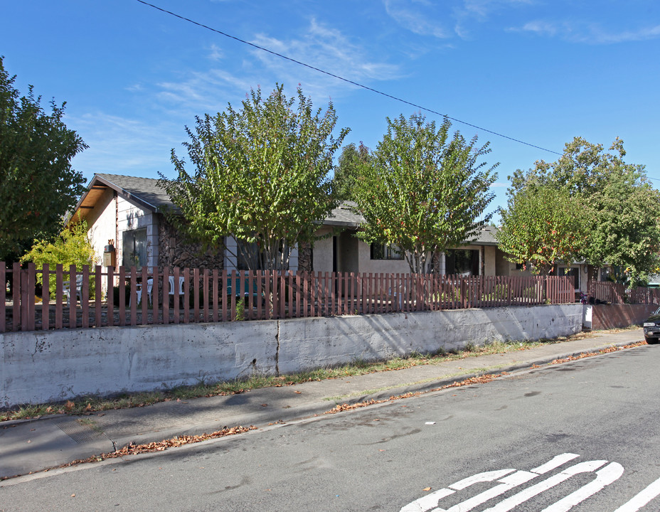 800 Main St in Roseville, CA - Foto de edificio