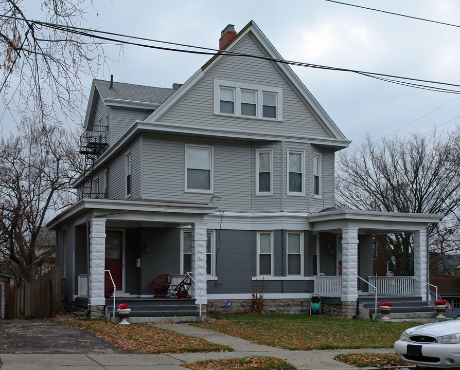 2200 Highland Ave in Cincinnati, OH - Building Photo