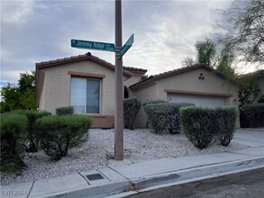 10501 Jeremy Ridge Ave in Las Vegas, NV - Building Photo - Building Photo