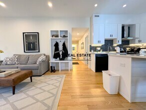 58 Springfield St, Unit 3 in Somerville, MA - Foto de edificio - Building Photo