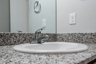 Evergreen Valley Apartments in McMinnville, OR - Building Photo - Building Photo