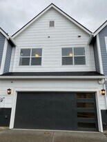 7447 SE Chinquapin Dr in Hillsboro, OR - Building Photo