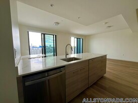 1079 Commonwealth Ave in Boston, MA - Building Photo
