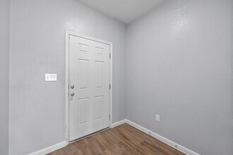 320 Bell Rings Dr in Jarrell, TX - Foto de edificio - Building Photo