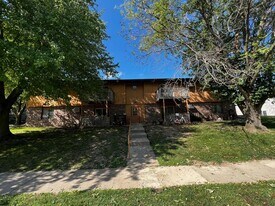 3414 E Court St in Iowa City, IA - Building Photo