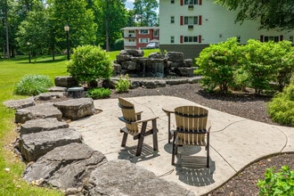 Longbranch Park Apartments in Liverpool, NY - Foto de edificio - Building Photo