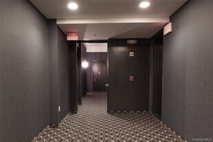 25 Leroy Pl in New Rochelle, NY - Building Photo