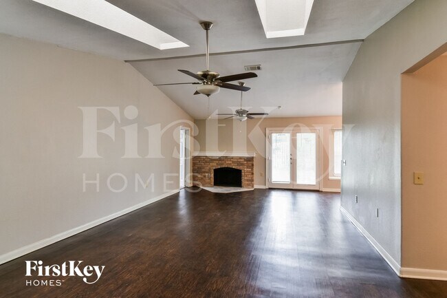 10038 Wind Burn Trail in Converse, TX - Building Photo - Building Photo