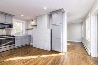 35 Tower Hill Rd in North Kingstown, RI - Building Photo - Building Photo