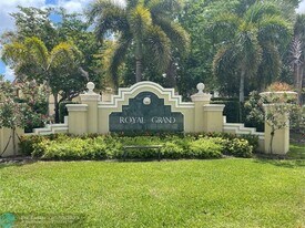 2640 S University Dr in Davie, FL - Building Photo