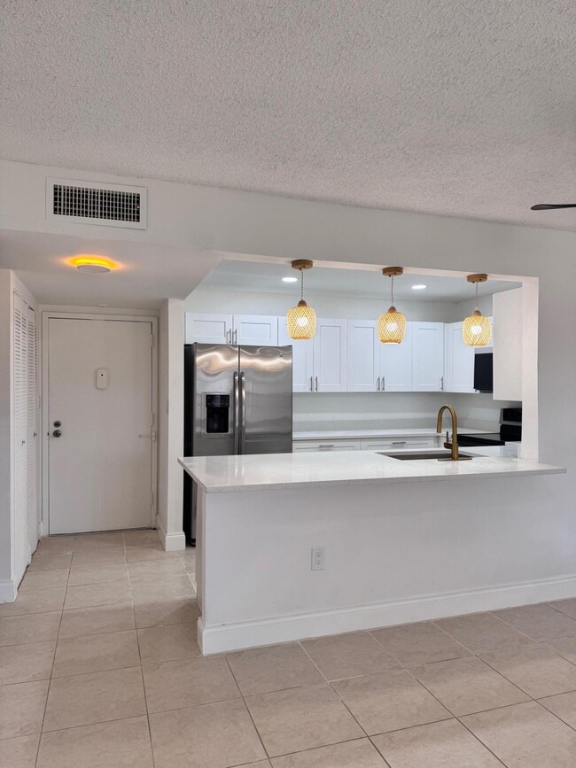 4344 NW 9th Ave in Pompano Beach, FL - Building Photo - Building Photo