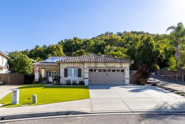 3266 Meadow Grass Ln in Escondido, CA - Foto de edificio - Building Photo