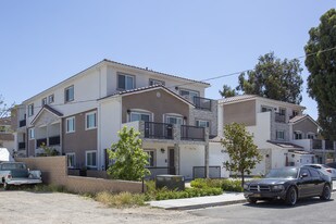 Apricot Townhomes in Simi Valley, CA - Building Photo