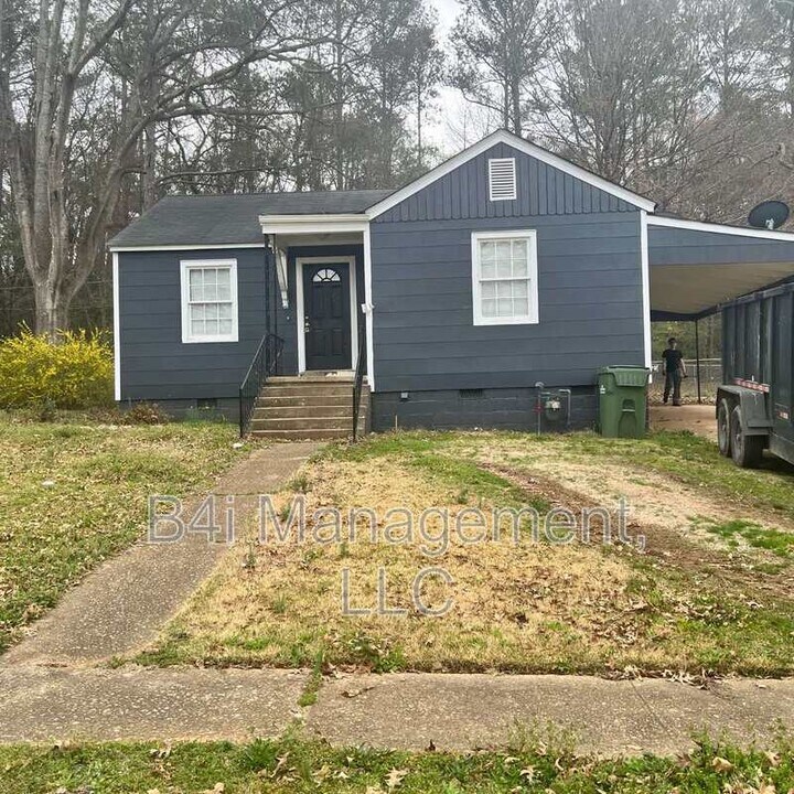 103 Whaley St in Hogansville, GA - Building Photo