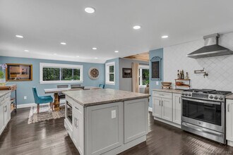 32 Twin Bridge Rd in Guilford, CT - Building Photo - Building Photo