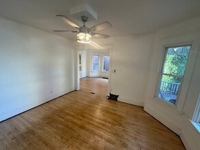 932 S 4th St, Unit Upper in Milwaukee, WI - Building Photo - Building Photo