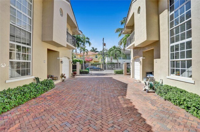 3135 Gifford Ln-Unit -A in Miami, FL - Building Photo - Building Photo