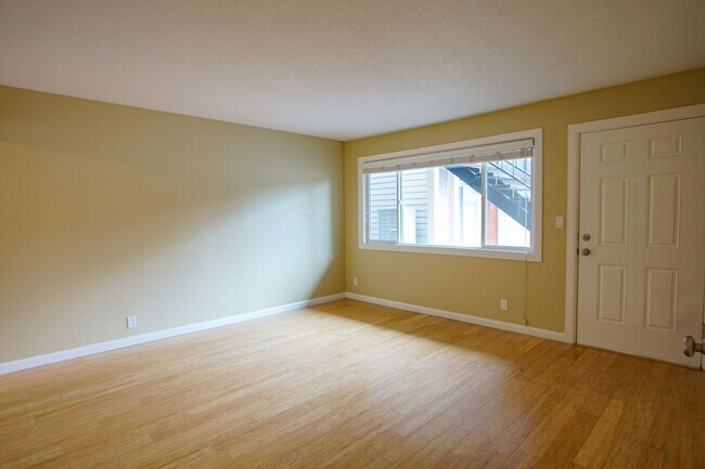 7554 N Ida Ave in Portland, OR - Foto de edificio - Building Photo