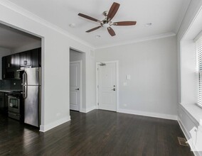 1952 W Nelson St, Unit 2W in Chicago, IL - Building Photo - Building Photo