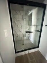 13425 Vanowen St in Los Angeles, CA - Building Photo - Building Photo