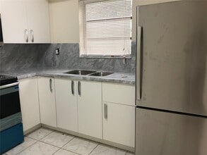 2450 NE 188th St in Miami, FL - Building Photo - Building Photo