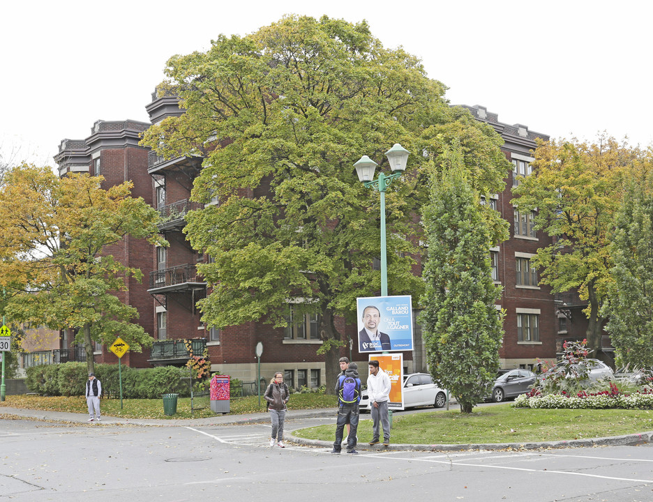 1470 Bernard in Montréal, QC - Building Photo