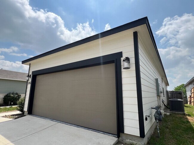 3857 Ivy Path in Saint Hedwig, TX - Building Photo - Building Photo