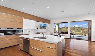 1018 Stradella Rd in Los Angeles, CA - Building Photo - Building Photo