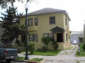 1438 Alcatraz Ave in Berkeley, CA - Building Photo