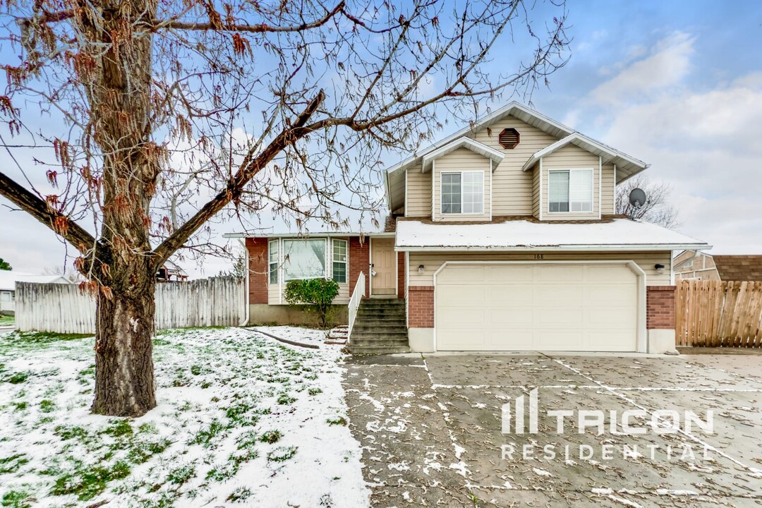 168 S 1250 W in Clearfield, UT - Foto de edificio